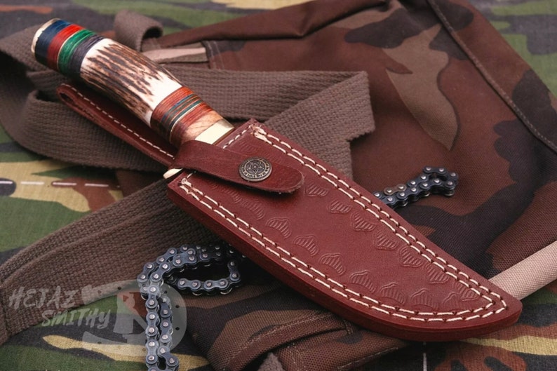 Rankų darbo peilis lupimui iš Damasko plieno, 15 cm ilgio, su rago rankena.-LT