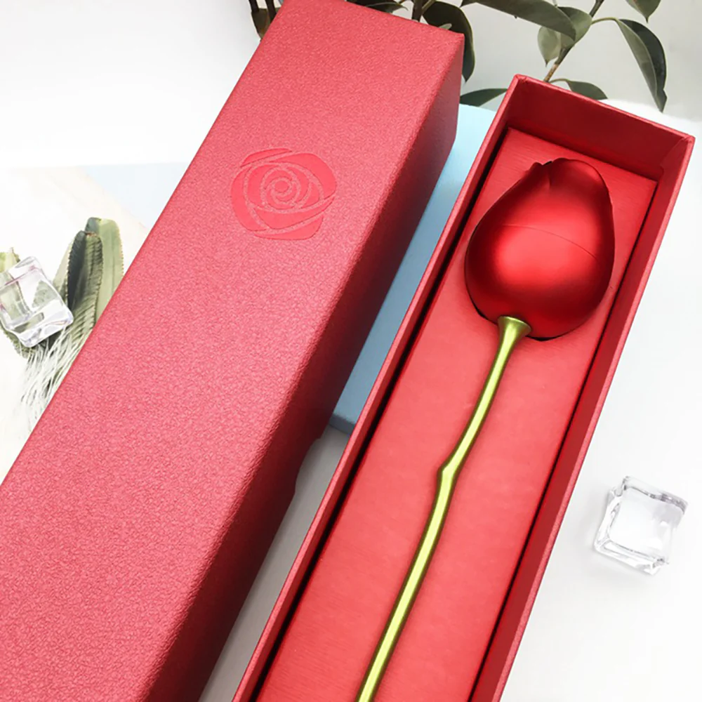 Naszyjnik z wisiorkiem w kształcie serca z linii róż