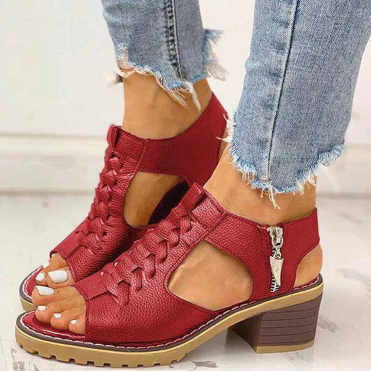 Moteriškos ortopedinės basutės su blokiniais kulnais su užtrauktuku šone-LT