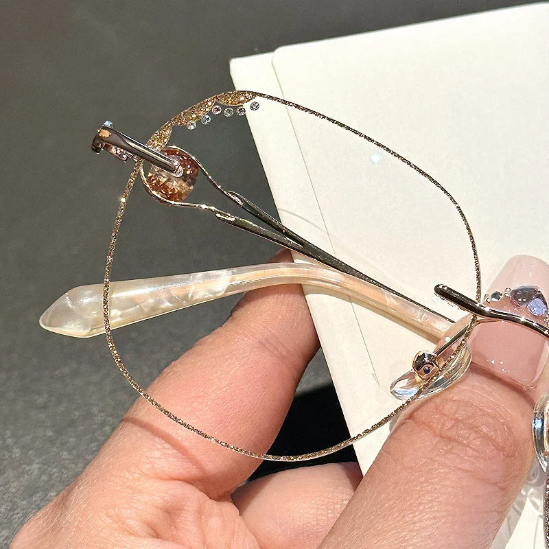 MOTERIŠKAI APSAUGINIAI AKINIAI ATLIEKANTI DEIMANTINIU RĖMELIU MĖLYNA ŠVIESA-LT