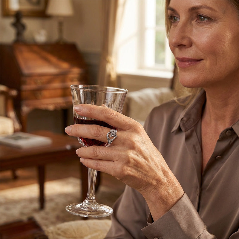 Pierścionek z otwartym wzorem celtyckim, wykonany ze srebra próby 925